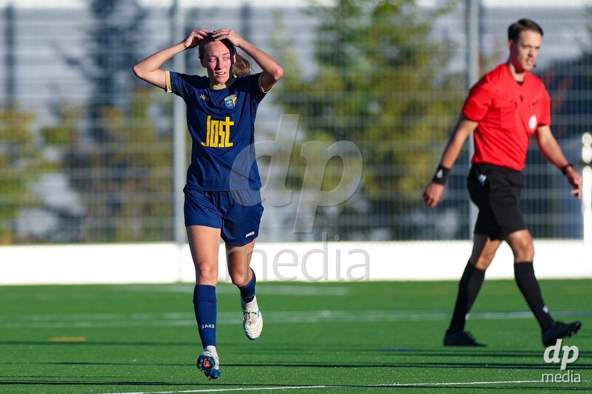SCHLIEREN, SWITZERLAND - SEPTEMBER 26: Livia Busin of FC Schlieren during the AXA Women's Cup match between FC Schlieren and FC St. Gallen at Zelgli on September 26, 2026 in Schlieren, Switzerland.