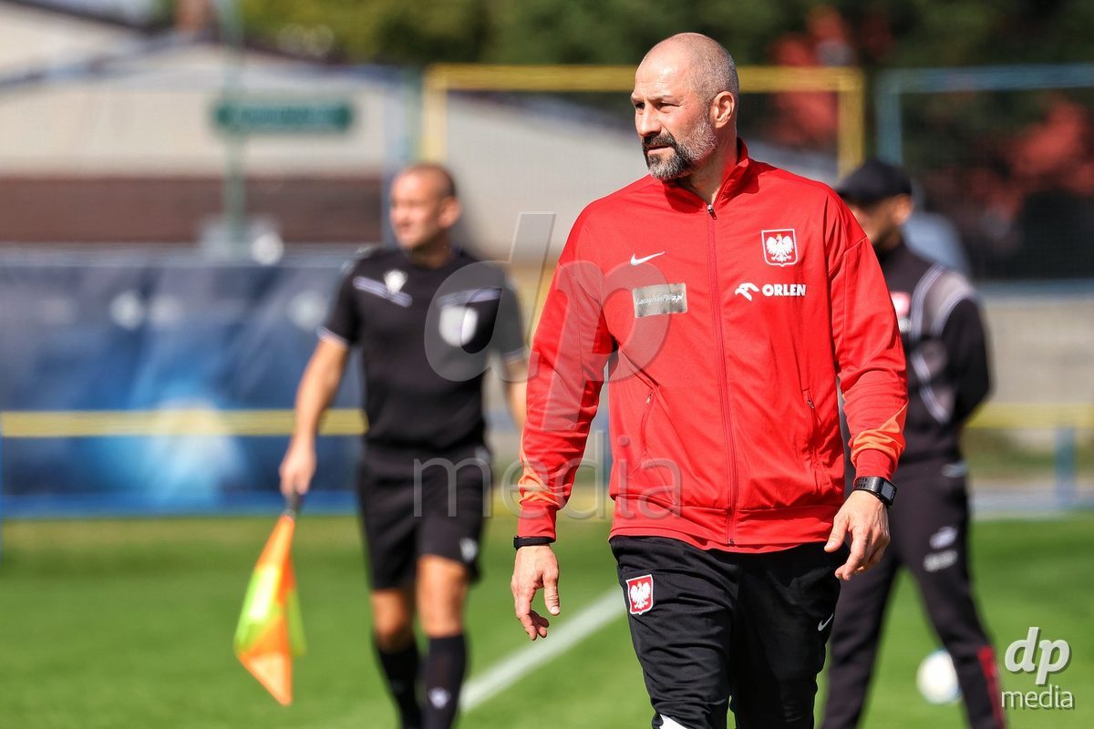 DUNAJSKA LUZNA, SLOVAKIA - SEPTEMBER 25: RadosÅaw Sobolewski poland choach the  International Friendly football match between Switzerland U19 and Poland U19 on September 25, 2026 in Dunajska Luzna, Slovakia.