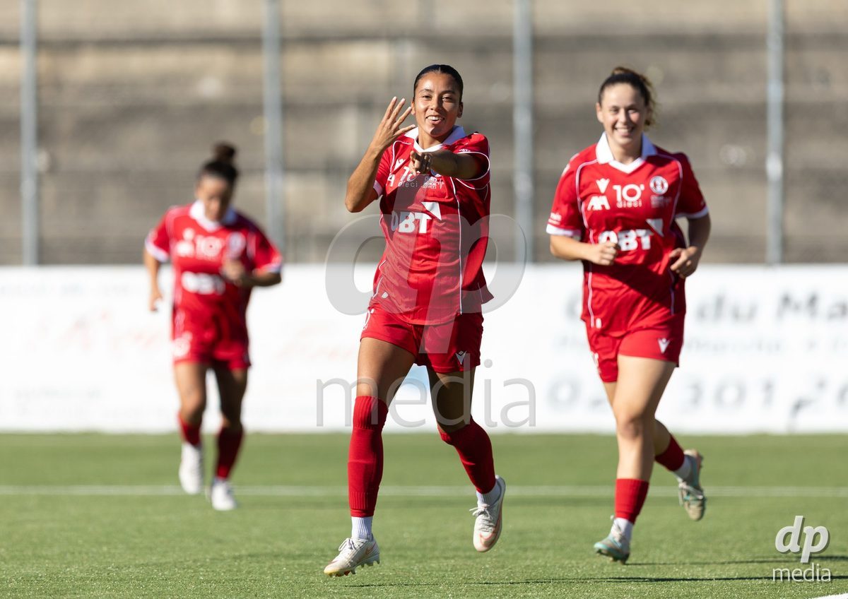 CAROUGE, SWITZERLAND - SEPTEMBER 27: 11 Ramona Kannady of FC Rapperswil-Jona celebrates scoring her team's first goal to make the score 0-1 during the AXA Women's Cup match between Etoile Carouge FC and FC Rapperswil-Jona at Stade de la Fontenette on September 27, 2026 in Carouge, Switzerland.