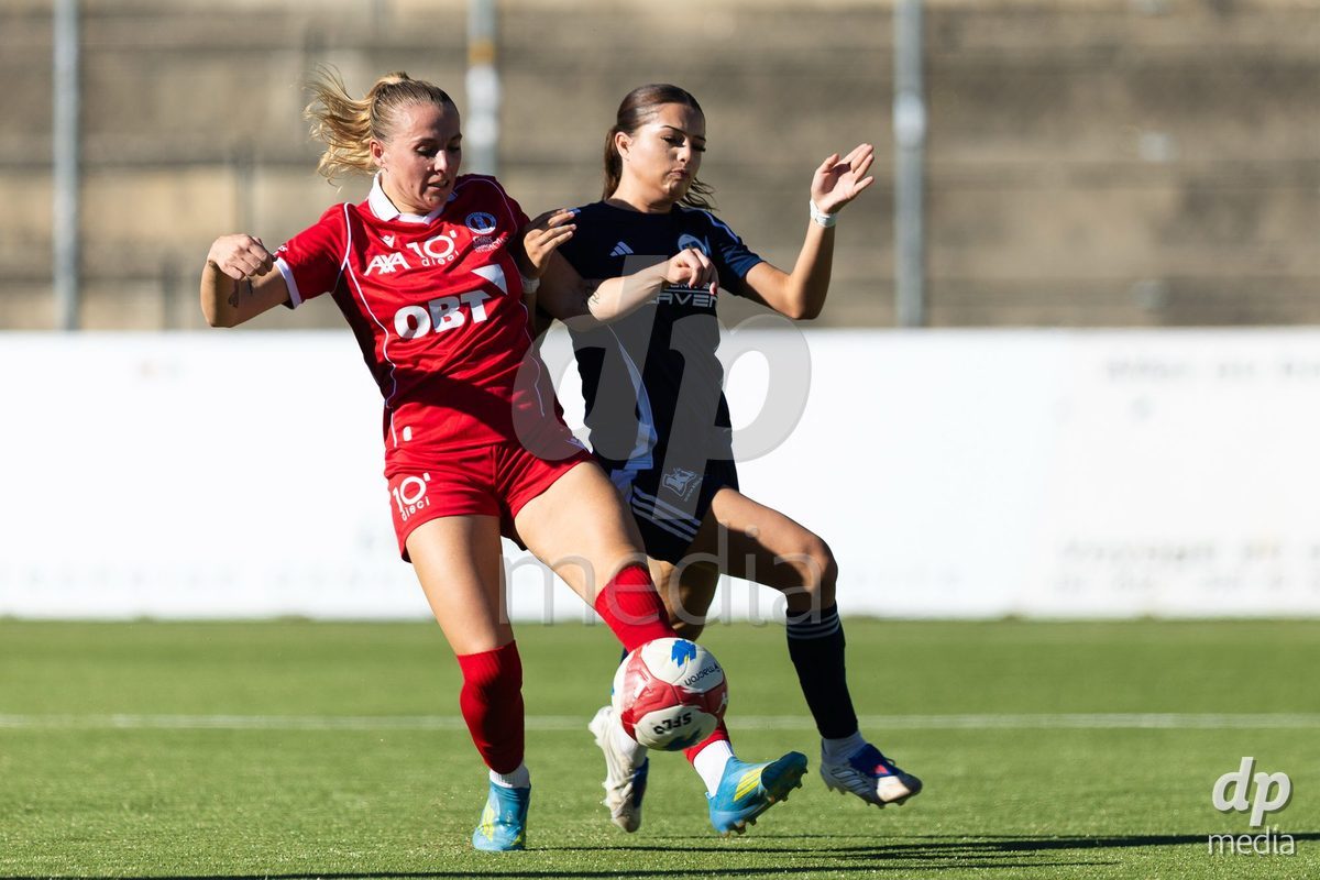 CAROUGE, SWITZERLAND - SEPTEMBER 27: 19 Tamara Saric of FC Rapperswil-Jona in action with the ball during the AXA Women's Cup match between Etoile Carouge FC and FC Rapperswil-Jona at Stade de la Fontenette on September 27, 2026 in Carouge, Switzerland.
