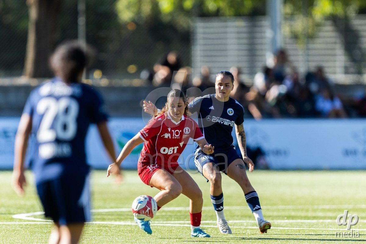 CAROUGE, SWITZERLAND - SEPTEMBER 27: 8 Laura Kott of FC Rapperswil-Jona in action with the ball during the AXA Women's Cup match between Etoile Carouge FC and FC Rapperswil-Jona at Stade de la Fontenette on September 27, 2026 in Carouge, Switzerland.