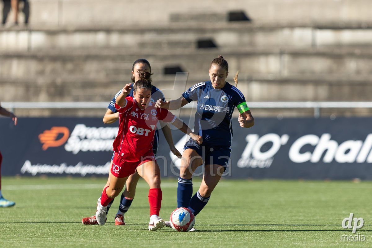 CAROUGE, SWITZERLAND - SEPTEMBER 27: 13 Anna Bove Serra of FC Rapperswil-Jona and 2 Danya Sbai of Etoile Carouge FC in action with the ball during the AXA Women's Cup match between Etoile Carouge FC and FC Rapperswil-Jona at Stade de la Fontenette on September 27, 2026 in Carouge, Switzerland.
