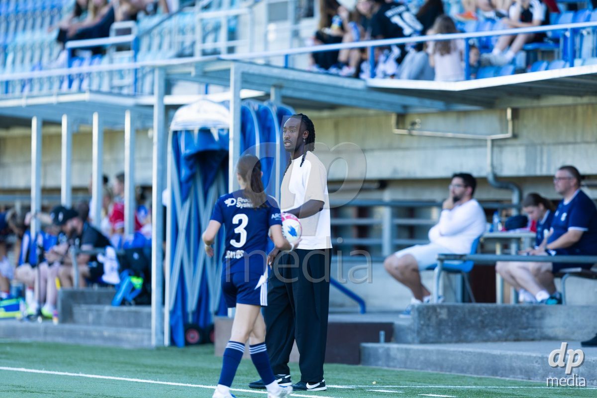 CAROUGE, SWITZERLAND - SEPTEMBER 27: Etoile-Carouge head coach Johan Djourou during the AXA Women's Cup match between Etoile Carouge FC and FC Rapperswil-Jona at Stade de la Fontenette on September 27, 2026 in Carouge, Switzerland.
