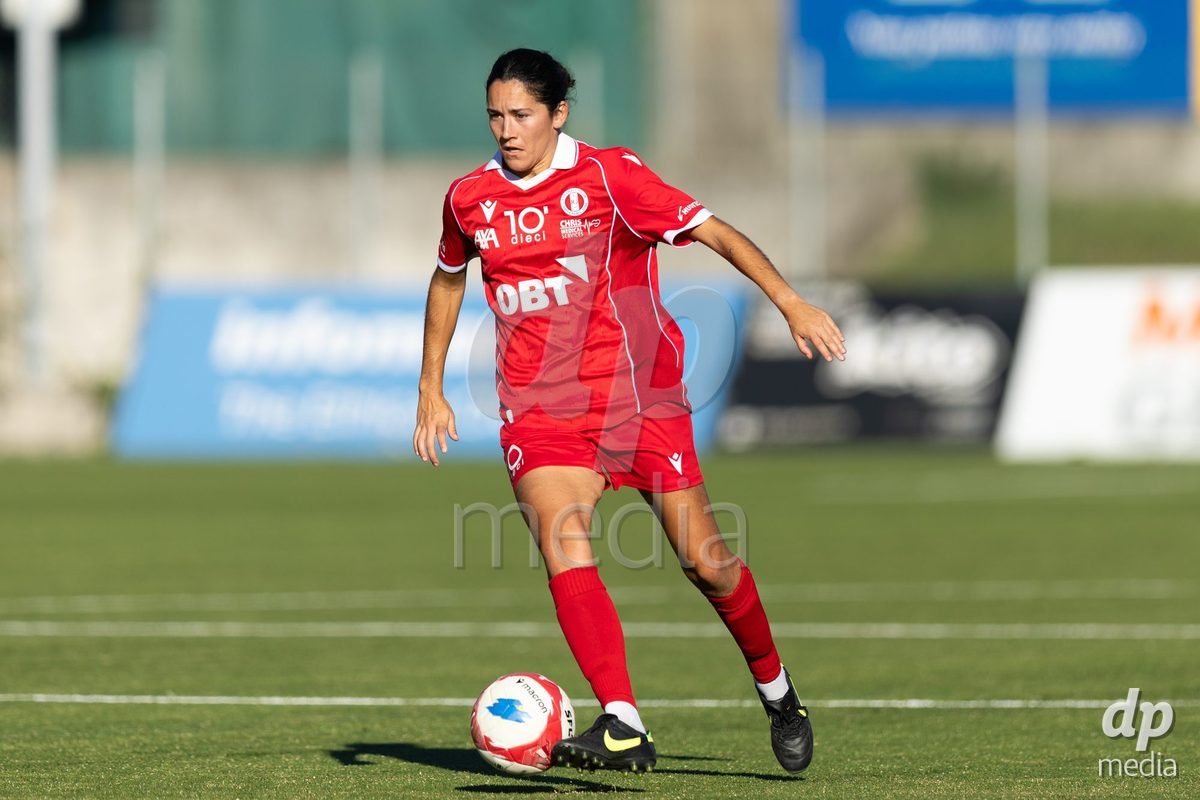 CAROUGE, SWITZERLAND - SEPTEMBER 27: 2 Nuria Maria Ferrer Dolz of FC Rapperswil-Jona in action with the ball during the AXA Women's Cup match between Etoile Carouge FC and FC Rapperswil-Jona at Stade de la Fontenette on September 27, 2026 in Carouge, Switzerland.