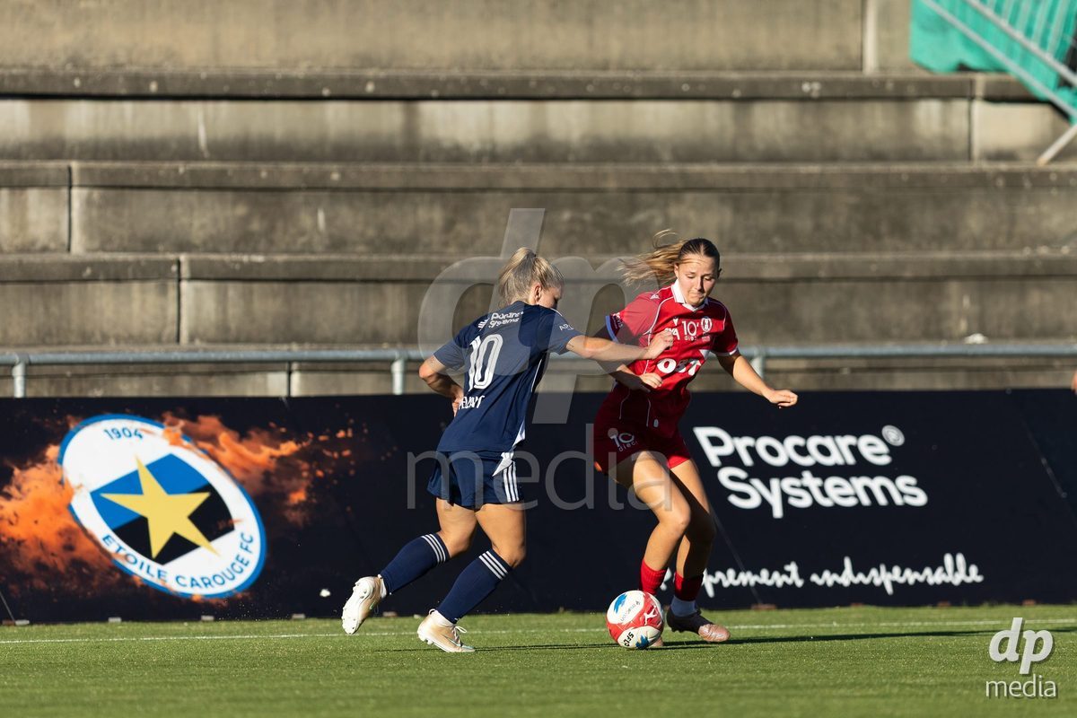 CAROUGE, SWITZERLAND - SEPTEMBER 27: 24 Mael Mettler of FC Rapperswil-Jona challenging with the ball during the AXA Women's Cup match between Etoile Carouge FC and FC Rapperswil-Jona at Stade de la Fontenette on September 27, 2026 in Carouge, Switzerland.