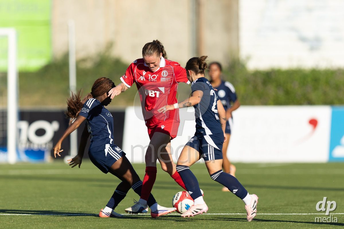 CAROUGE, SWITZERLAND - SEPTEMBER 27: 17 Leyla Mcfarland of FC Rapperswil-Jona challenging with the ball during the AXA Women's Cup match between Etoile Carouge FC and FC Rapperswil-Jona at Stade de la Fontenette on September 27, 2026 in Carouge, Switzerland.
