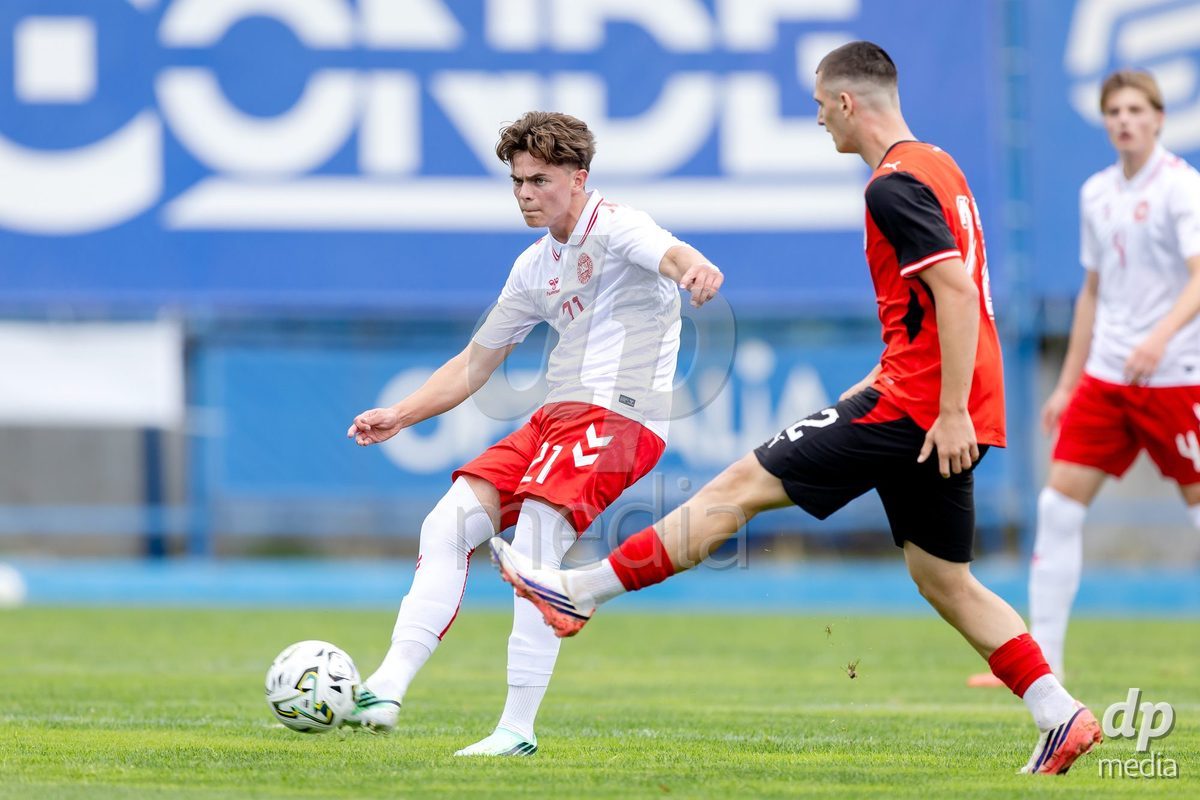 VIZELA, PORTUGAL - SEPTEMBER 30: Adam Fuglsang of Denmark U19, Tomy Baotic of Austria U19 during the International Friendly match between Denmark U19 and Austria U19 at Estadio FC Vizela on September 30, 2026 in Vizela, Portugal