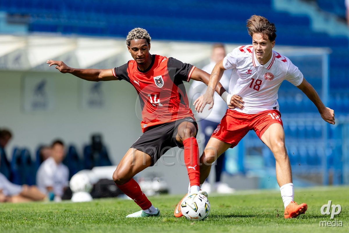 VIZELA, PORTUGAL - SEPTEMBER 30: Tare Ekereokosu of Austria U19, Tjalfe Svendsen of Denmark U19 during the International Friendly match between Denmark U19 and Austria U19 at Estadio FC Vizela on September 30, 2026 in Vizela, Portugal