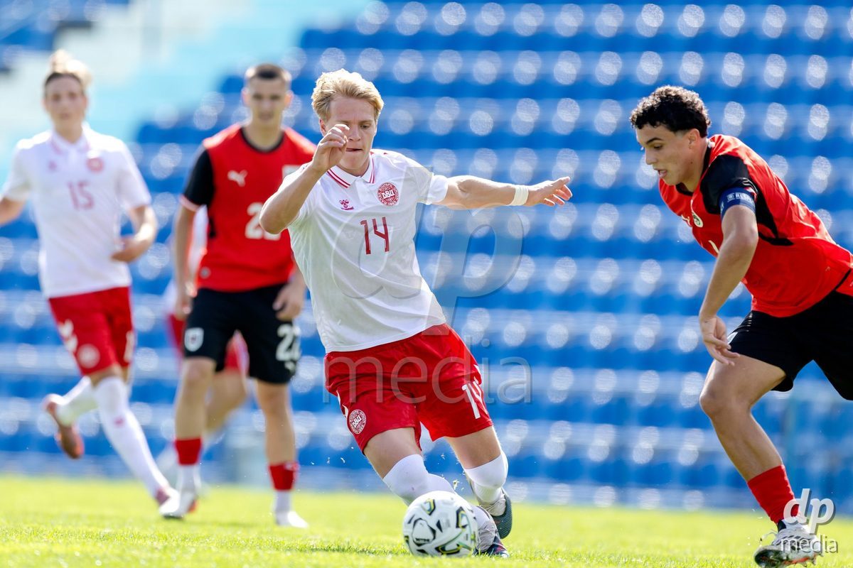 VIZELA, PORTUGAL - SEPTEMBER 30: Adam Kleis Kristoffersen of Denmark U19, Jakob Pokomy of Austria U19 during the International Friendly match between Denmark U19 and Austria U19 at Estadio FC Vizela on September 30, 2026 in Vizela, Portugal