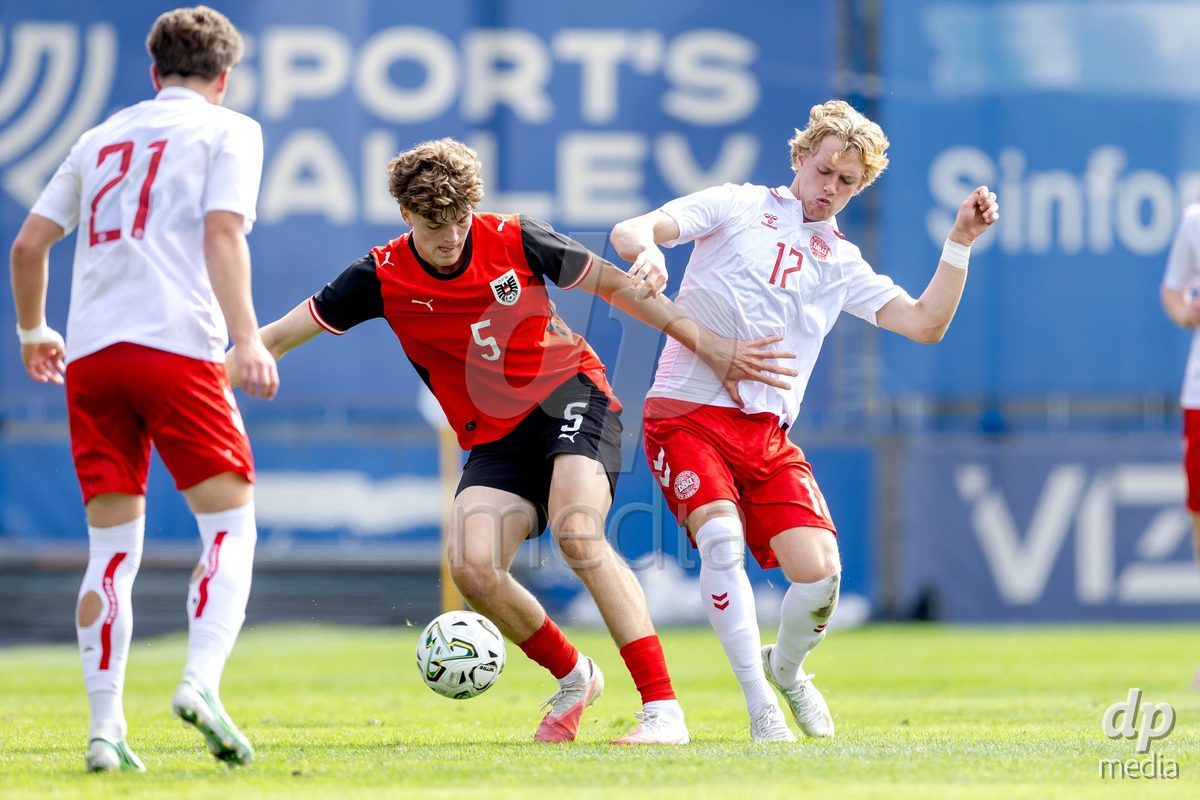 VIZELA, PORTUGAL - SEPTEMBER 30: Luca Morgenstern of Austria U19, William Thomsen of Denmark U19 during the International Friendly match between Denmark U19 and Austria U19 at Estadio FC Vizela on September 30, 2026 in Vizela, Portugal
