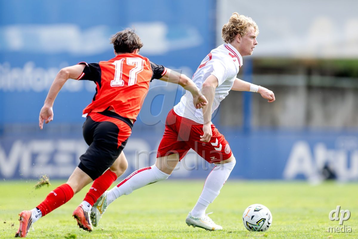 VIZELA, PORTUGAL - SEPTEMBER 30: Paul Krapf of Austria U19, William Thomsen of Denmark U19 during the International Friendly match between Denmark U19 and Austria U19 at Estadio FC Vizela on September 30, 2026 in Vizela, Portugal