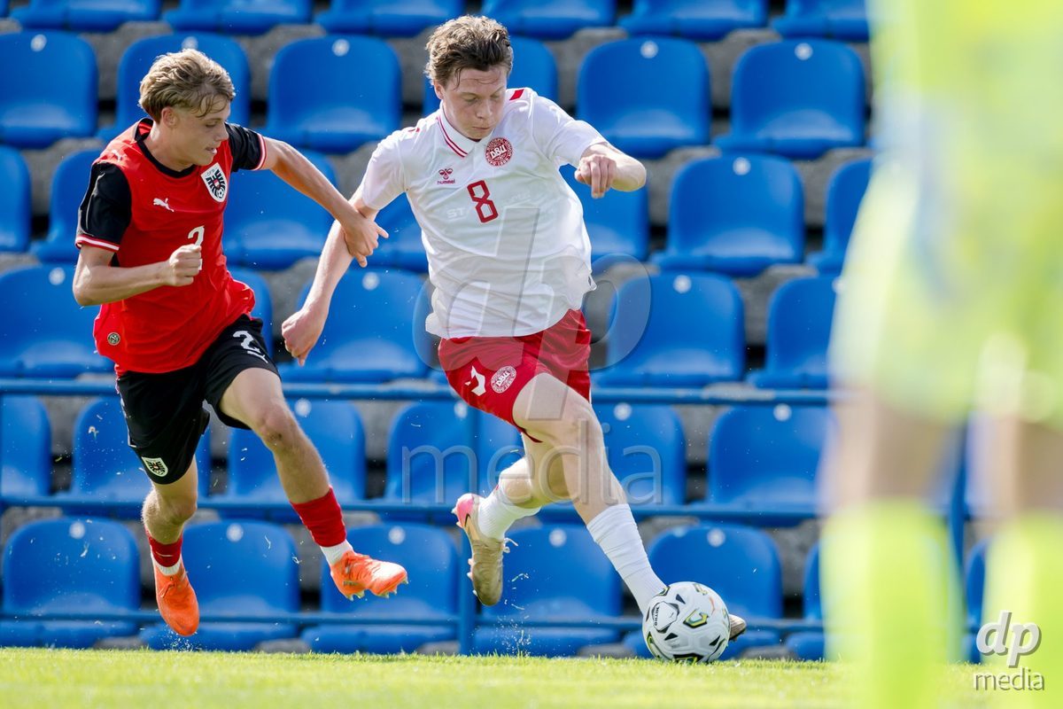 VIZELA, PORTUGAL - SEPTEMBER 30: Rafael Feldinger of Austria U19, Frederik Bunten of Denmark U19 during the International Friendly match between Denmark U19 and Austria U19 at Estadio FC Vizela on September 30, 2026 in Vizela, Portugal