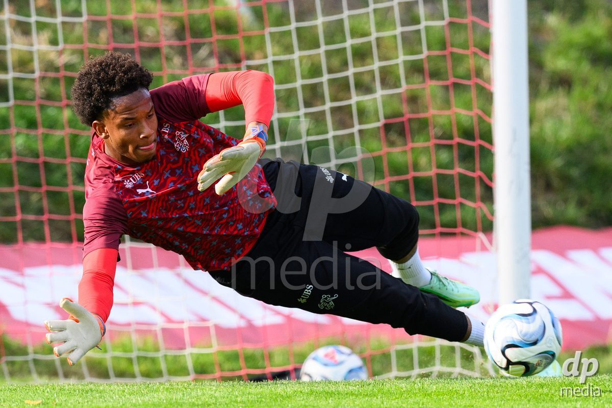 KOSMONSY, CZECH REPUBLIC - SEPTEMBER 30: Elijah Muogbo of Switzerland during warm up before the International Friendly match between Switzerland U18 and Greece U18 on September 30, 2026 in Kosmonsy, Czech Republic.