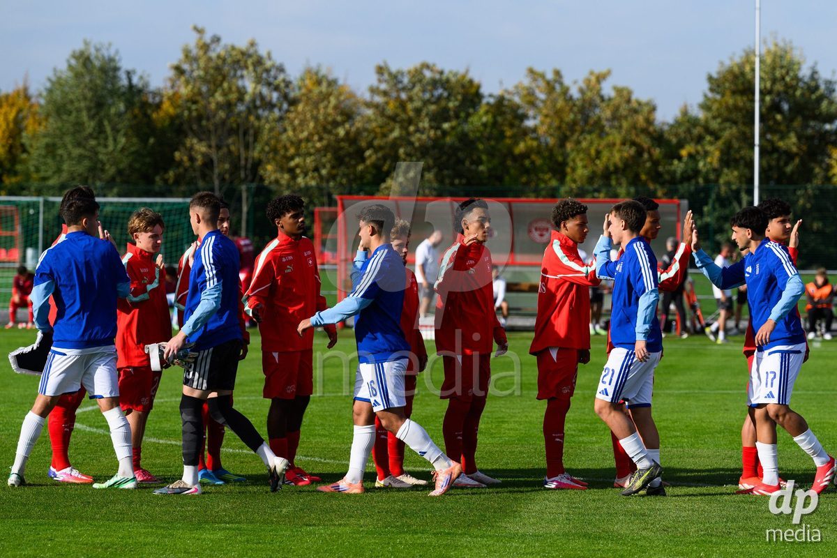 KOSMONSY, CZECH REPUBLIC - SEPTEMBER 30: The Greece and Swiss teams greet each other during the International Friendly match between Switzerland U18 and Greece U18 on September 30, 2026 in Kosmonsy, Czech Republic.