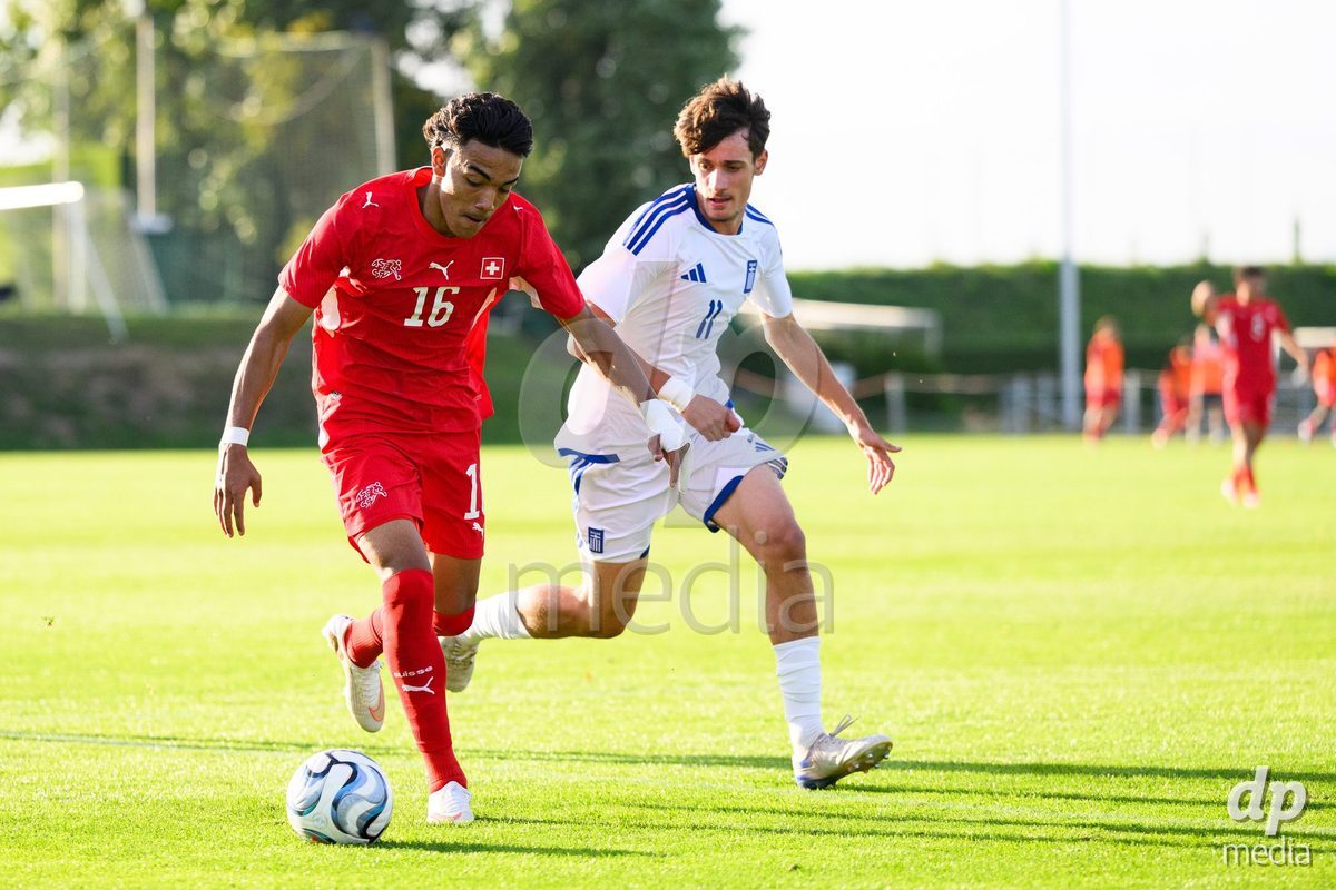 KOSMONSY, CZECH REPUBLIC - SEPTEMBER 30: Aaron Davis of Switzerland and Konstantinos Karangelis of Greece during the International Friendly match between Switzerland U18 and Greece U18 on September 30, 2026 in Kosmonsy, Czech Republic.