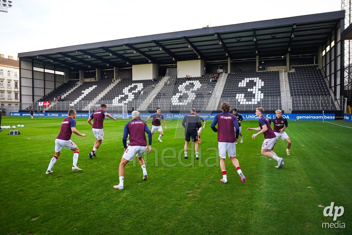 VIENNA, AUSTRIA - OCTOBER 2: Warm up during the UEFA European Qualifiers match between Austria U21 and Denmark U21 at Wiener Sport-Club Stadion on October 2, 2026 in Vienna, Austria.