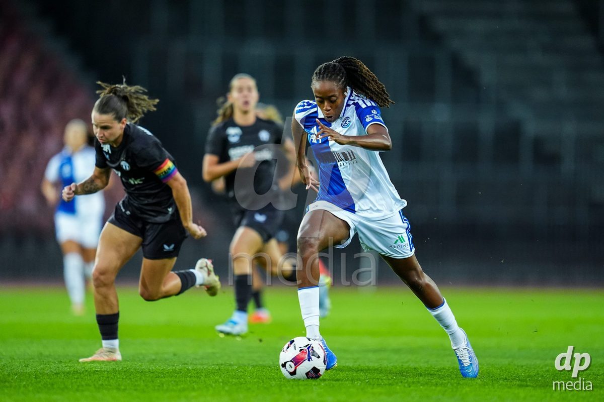 ZURICH, SWITZERLAND - OCTOBER 2: Paige Bailey-Gayle of Grasshopper Club Zurich brings  the ball forward during the AXA Women's Super League match between GC Frauenfussball and FC Zurich at Letzigrund on October 2, 2026 in Zurich, Switzerland.
