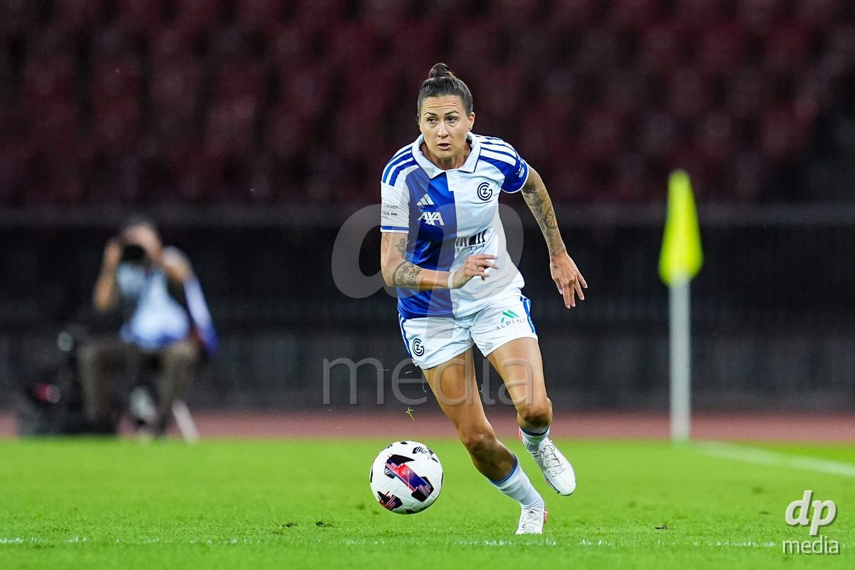 ZURICH, SWITZERLAND - OCTOBER 2: Melanie Muller of Grasshopper Club Zurich controls the ball  during the AXA Women's Super League match between GC Frauenfussball and FC Zurich at Letzigrund on October 2, 2026 in Zurich, Switzerland.