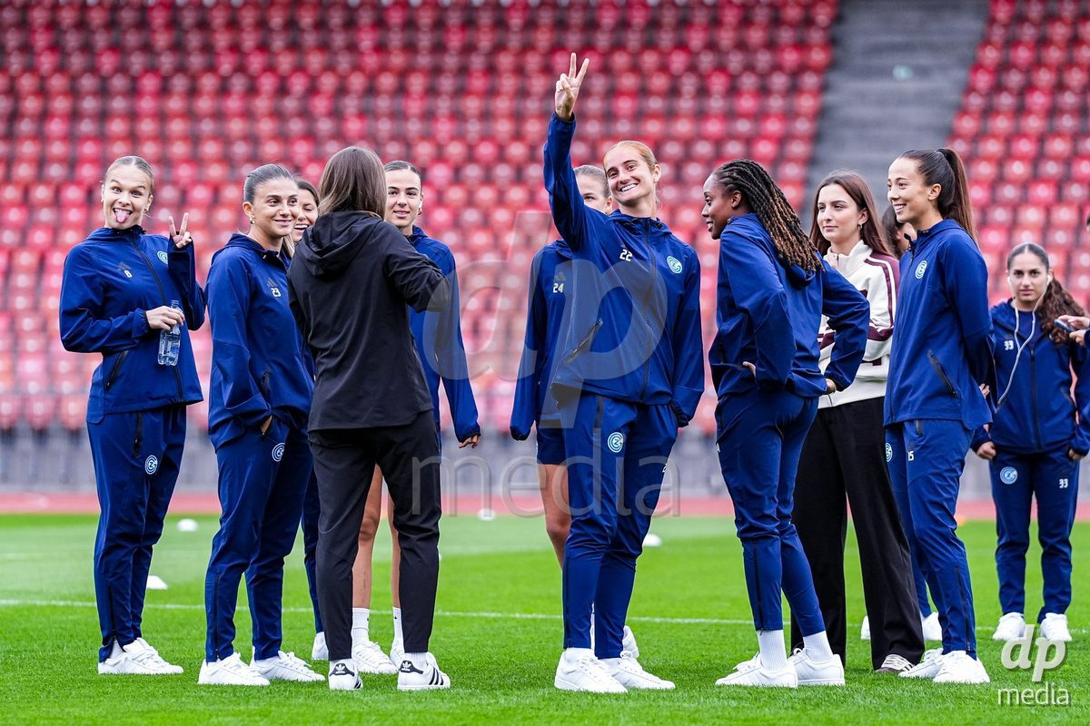 ZURICH, SWITZERLAND - OCTOBER 2: Players of Grasshopper Club Zurich arrive pitchside ahead of the AXA Women's Super League match between GC Frauenfussball and FC Zurich at Letzigrund on October 2, 2026 in Zurich, Switzerland.