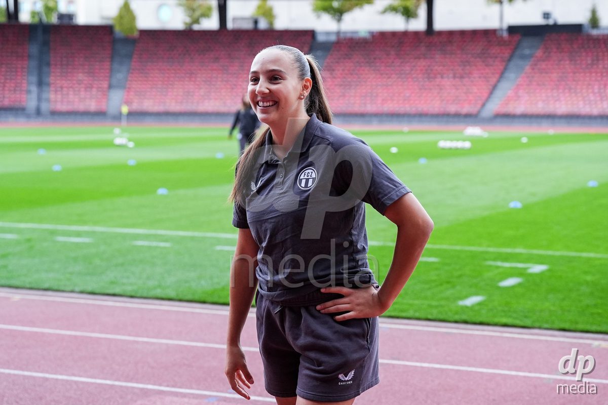 ZURICH, SWITZERLAND - OCTOBER 2: Janina Egli of FC Zurich arrives ahead of the AXA Women's Super League match between GC Frauenfussball and FC Zurich at Letzigrund on October 2, 2026 in Zurich, Switzerland.