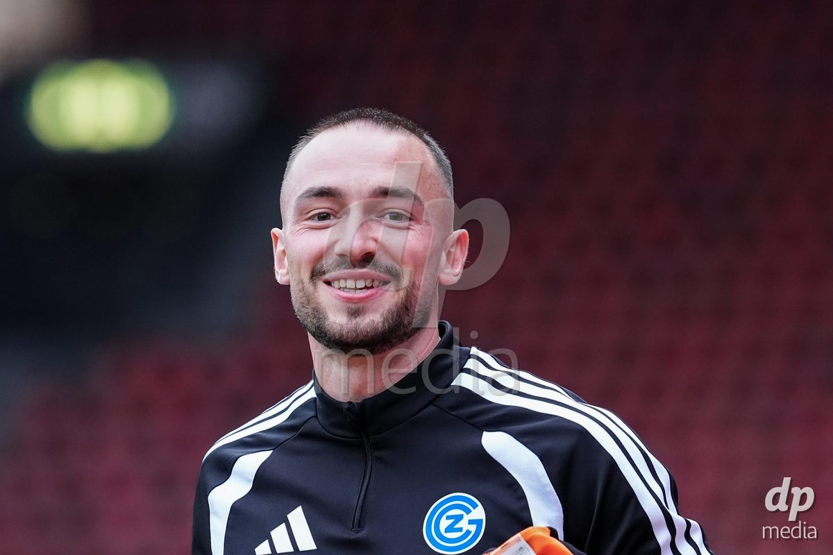 ZURICH, SWITZERLAND - OCTOBER 2: Assistant coach ThiagoSemadeni of Grasshopper Club Zurich ahead of the AXA Women's Super League match between GC Frauenfussball and FC Zurich at Letzigrund on October 2, 2026 in Zurich, Switzerland.