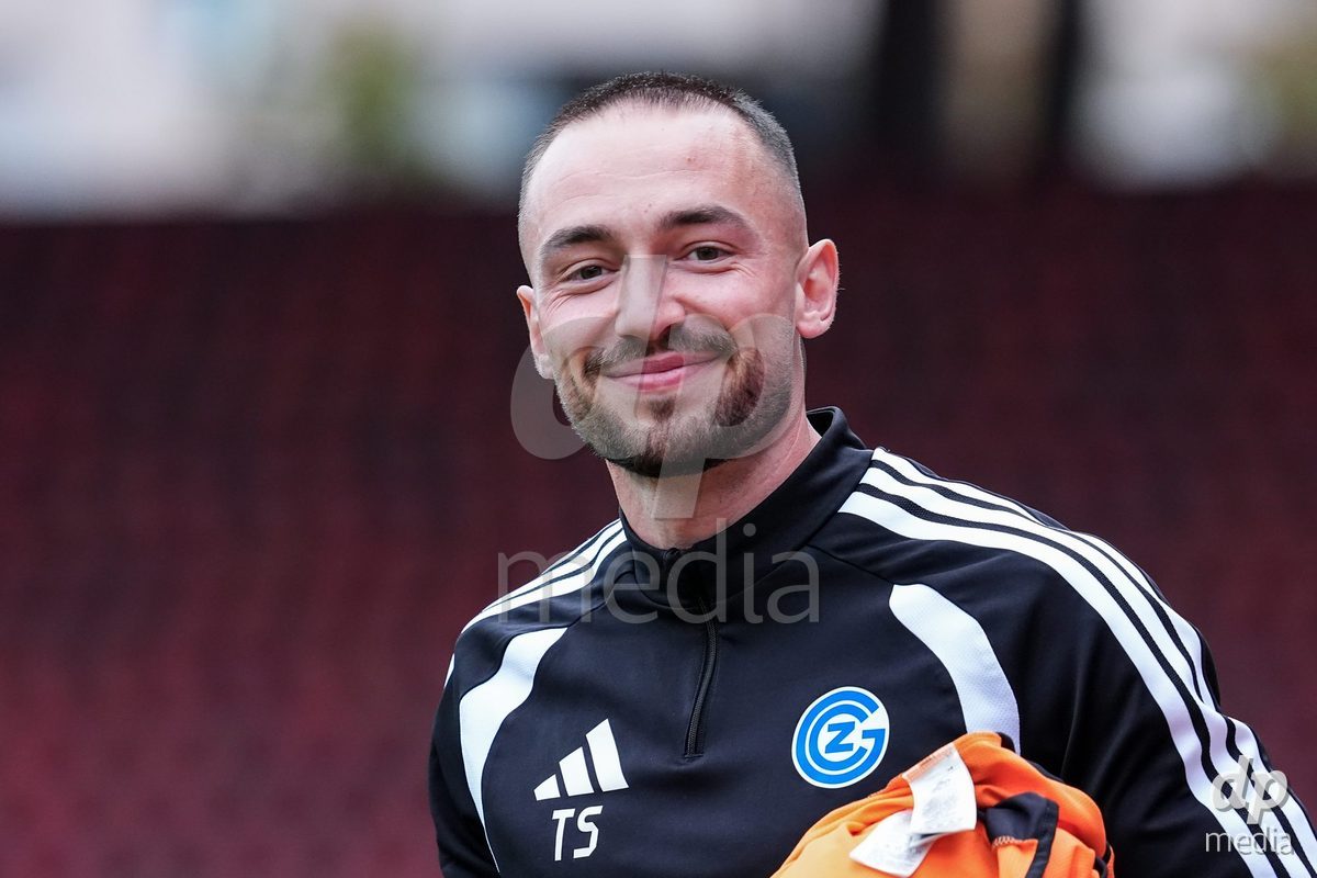ZURICH, SWITZERLAND - OCTOBER 2: Assistant coach ThiagoSemadeni of Grasshopper Club Zurich ahead of the AXA Women's Super League match between GC Frauenfussball and FC Zurich at Letzigrund on October 2, 2026 in Zurich, Switzerland.