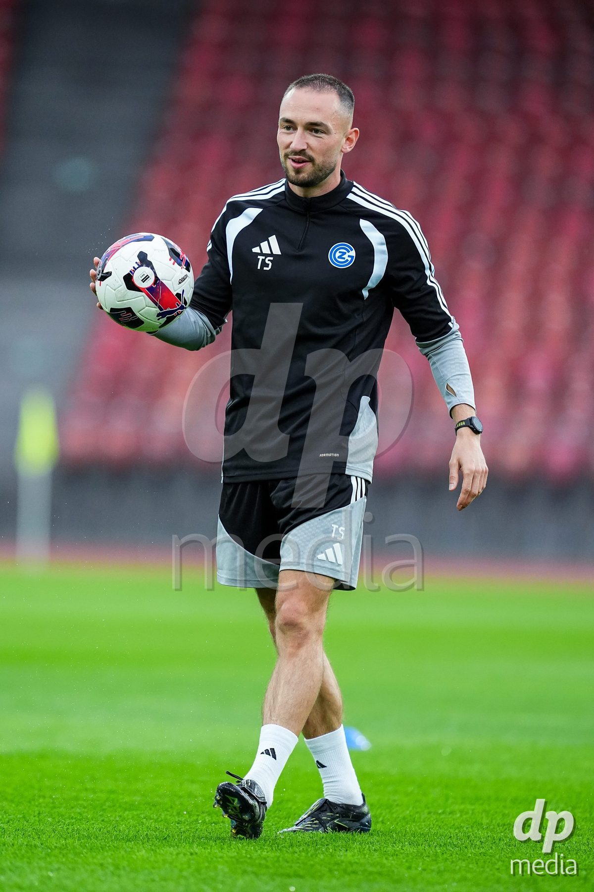 ZURICH, SWITZERLAND - OCTOBER 2: Assistant coach ThiagoSemadeni of Grasshopper Club Zurich ahead of the AXA Women's Super League match between GC Frauenfussball and FC Zurich at Letzigrund on October 2, 2026 in Zurich, Switzerland.