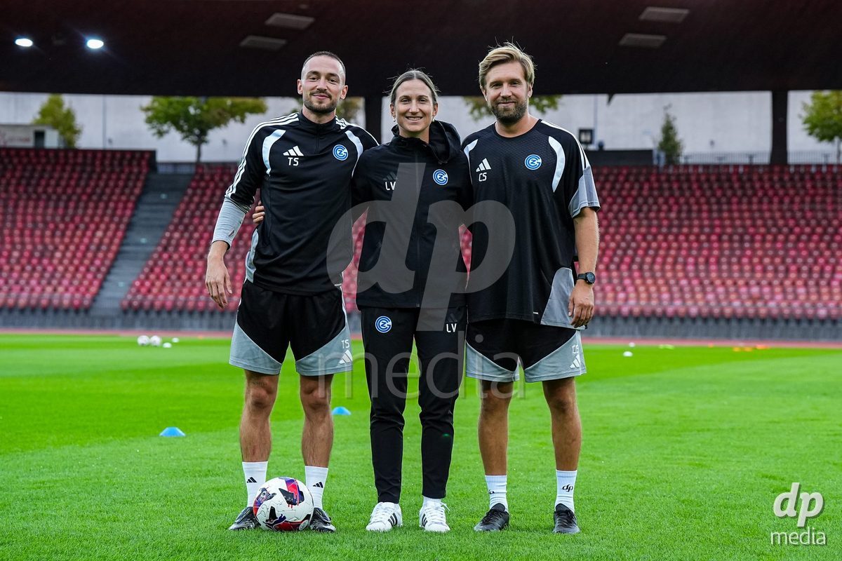 ZURICH, SWITZERLAND - OCTOBER 2: ThiagoSemaden, Laura Vetterlein and Christoph Schliewe ahead of the AXA Women's Super League match between GC Frauenfussball and FC Zurich at Letzigrund on October 2, 2026 in Zurich, Switzerland.