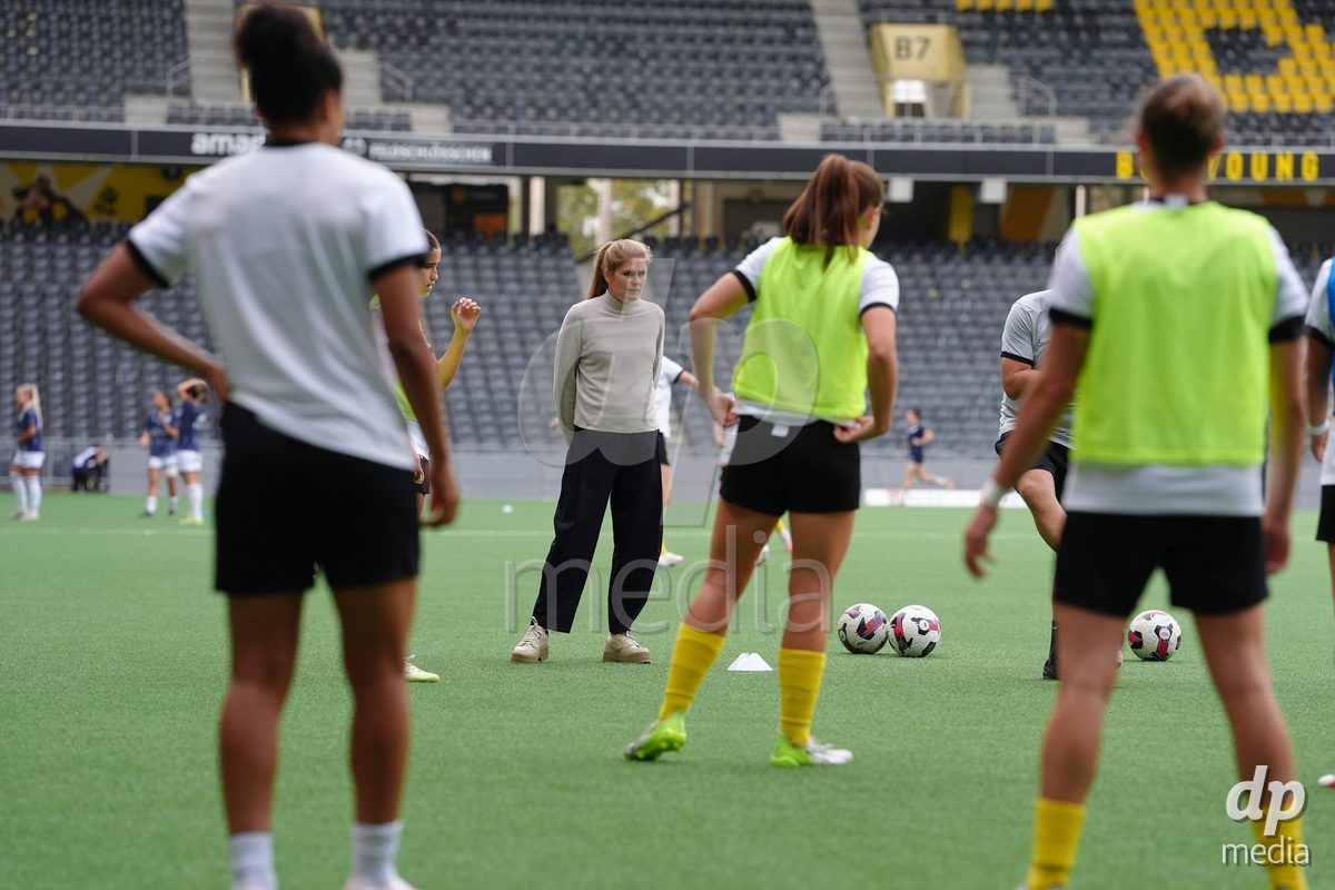 BERN, SWITZERLAND - OCTOBER 3: Head Coach Imke Annita Wubbenhorst (YB Frauen) before the AXA Women's Super League match between BSC YB Frauen and FC Luzern at Wankdorf Stadion on October 3, 2026 in Bern, Switzerland.