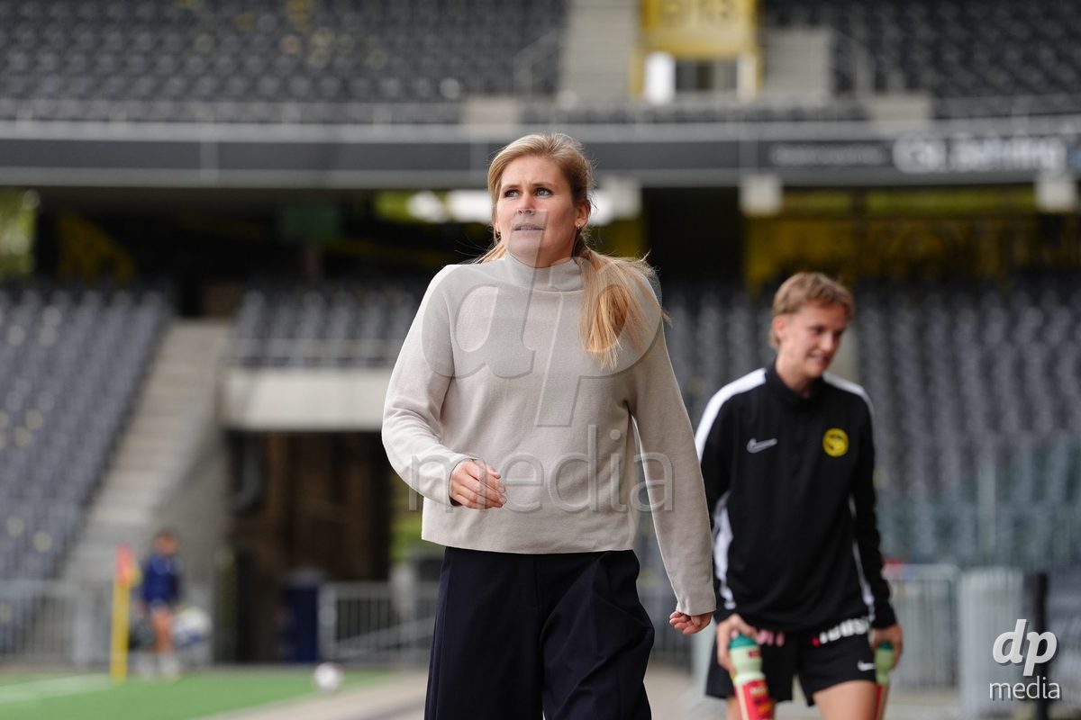 BERN, SWITZERLAND - OCTOBER 3: Imke Annita Wubbenhorst (Head Coach YB Frauen) before the AXA Women's Super League match between BSC YB Frauen and FC Luzern at Wankdorf Stadion on October 3, 2026 in Bern, Switzerland.