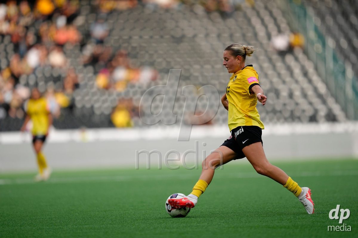 BERN, SWITZERLAND - OCTOBER 3: Leonie Sophie Koster (44 YB Frauen) during the AXA Women's Super League match between BSC YB Frauen and FC Luzern at Wankdorf Stadion on October 3, 2026 in Bern, Switzerland.