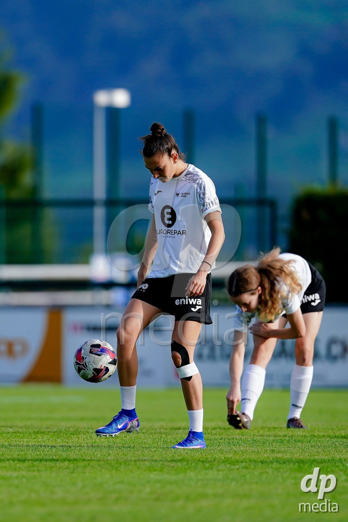 RAPPERSWIL, SWITZERLAND - OCTOBER 3: Players of FC Aarau Frauen warming up during the AXA Women's Super League match between FC Rapperswil-Jona and FC Aarau Frauen at Grunfeld on October 3, 2026 in Rapperswil, Switzerland.