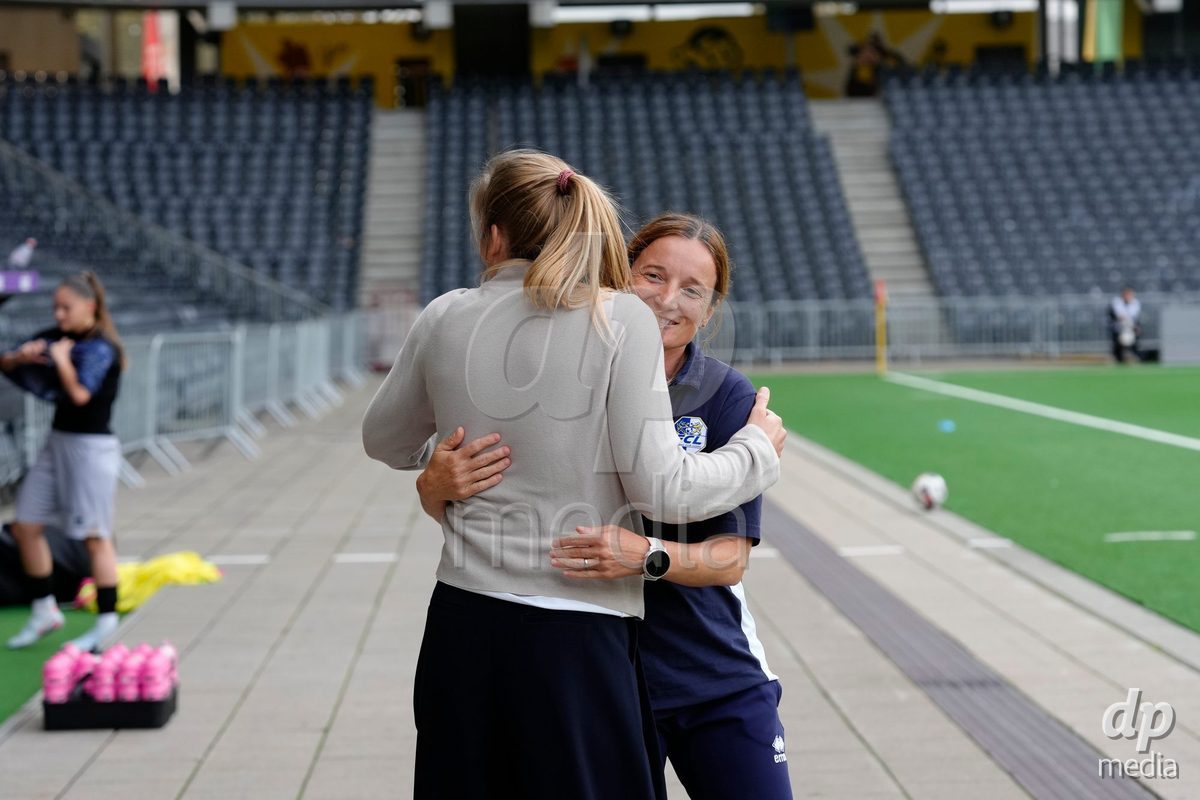 BERN, SWITZERLAND - OCTOBER 3: Head Coach Luzia Odermatt (FCL) with Head Coach Imke Annita Wubbenhorst (YB Frauen) before the AXA Women's Super League match between BSC YB Frauen and FC Luzern at Wankdorf Stadion on October 3, 2026 in Bern, Switzerland.
