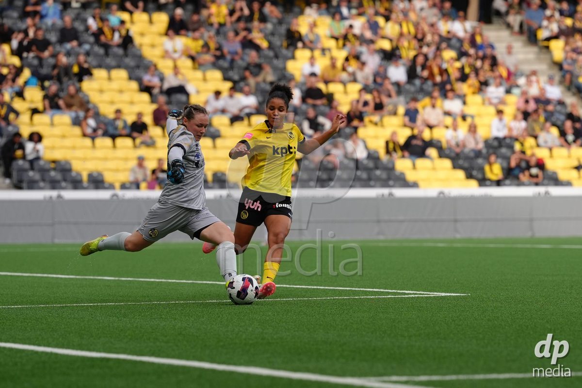 BERN, SWITZERLAND - OCTOBER 3: Goalkeeper Laura Vogt (29 FCL) in duel with Josephine Afua Kyerewaa Bonsu (47 YB Frauen) during the AXA Women's Super League match between BSC YB Frauen and FC Luzern at Wankdorf Stadion on October 3, 2026 in Bern, Switzerland.