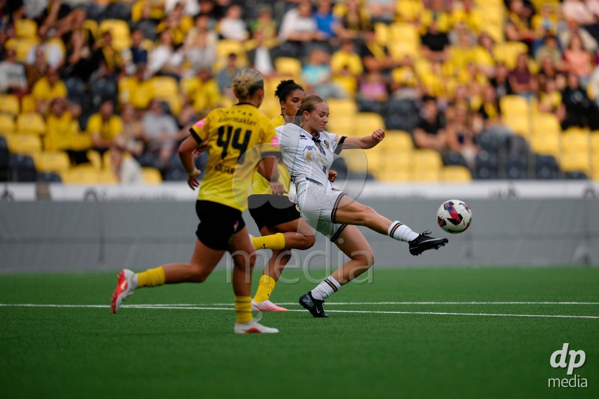 BERN, SWITZERLAND - OCTOBER 3: Liel Rickenbach (26 FCL) shoots the ball during the AXA Women's Super League match between BSC YB Frauen and FC Luzern at Wankdorf Stadion on October 3, 2026 in Bern, Switzerland.