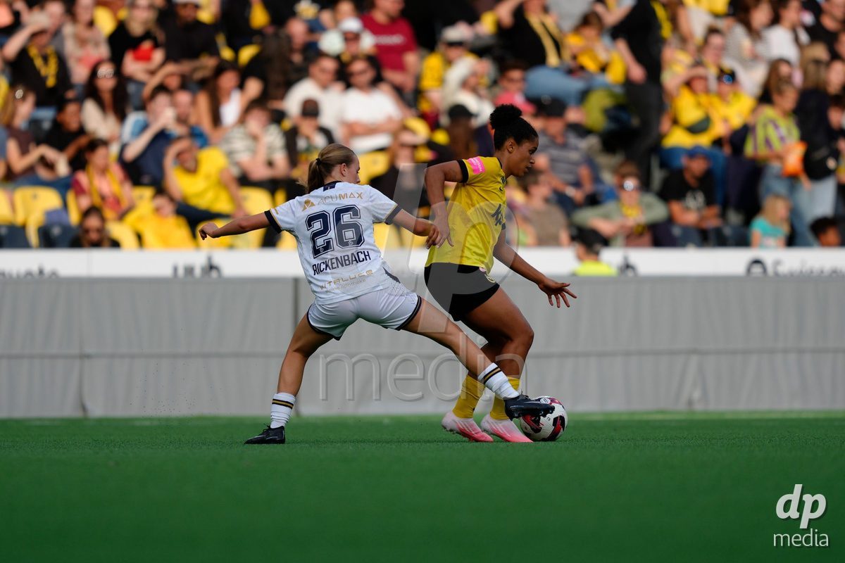 BERN, SWITZERLAND - OCTOBER 3: Josephine Afua Kyerewaa Bonsu (47 YB Frauen) against Liel Rickenbach (26 FCL) during the AXA Women's Super League match between BSC YB Frauen and FC Luzern at Wankdorf Stadion on October 3, 2026 in Bern, Switzerland.