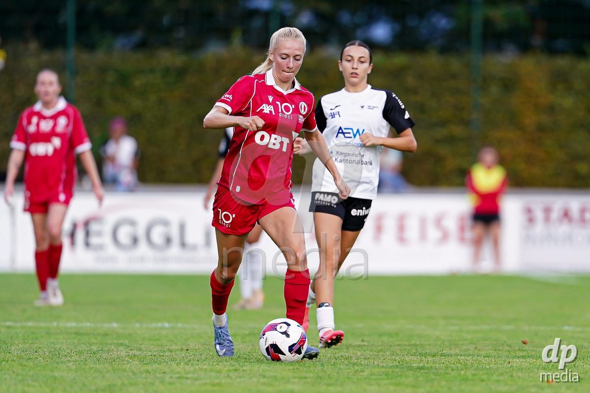 RAPPERSWIL, SWITZERLAND - OCTOBER 3: Sophie Alice Profé of FC Rapperswil-Jona controls during the AXA Women's Super League match between FC Rapperswil-Jona and FC Aarau Frauen at Grunfeld on October 3, 2026 in Rapperswil, Switzerland.