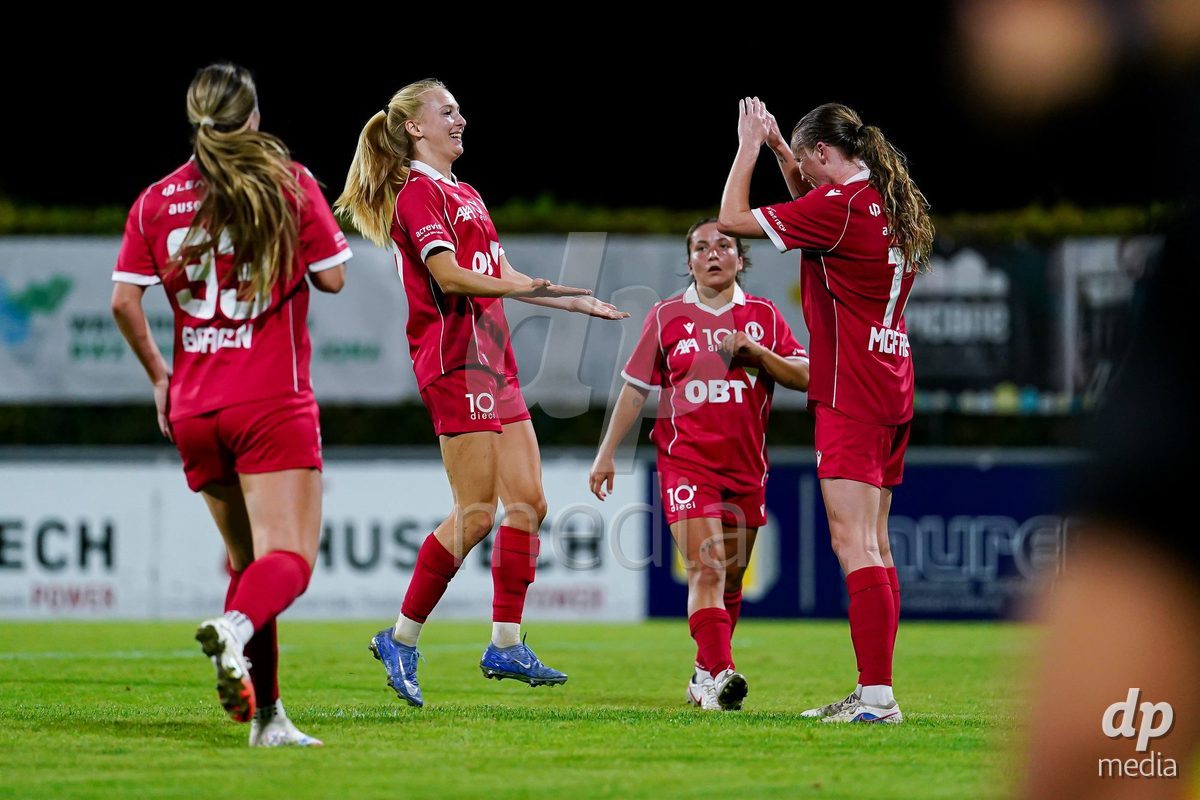 RAPPERSWIL, SWITZERLAND - OCTOBER 3: Leyla Mcfarland of FC Rapperswil-Jona celebrating with team after scoring penalty during the AXA Women's Super League match between FC Rapperswil-Jona and FC Aarau Frauen at Grunfeld on October 3, 2026 in Rapperswil, Switzerland.