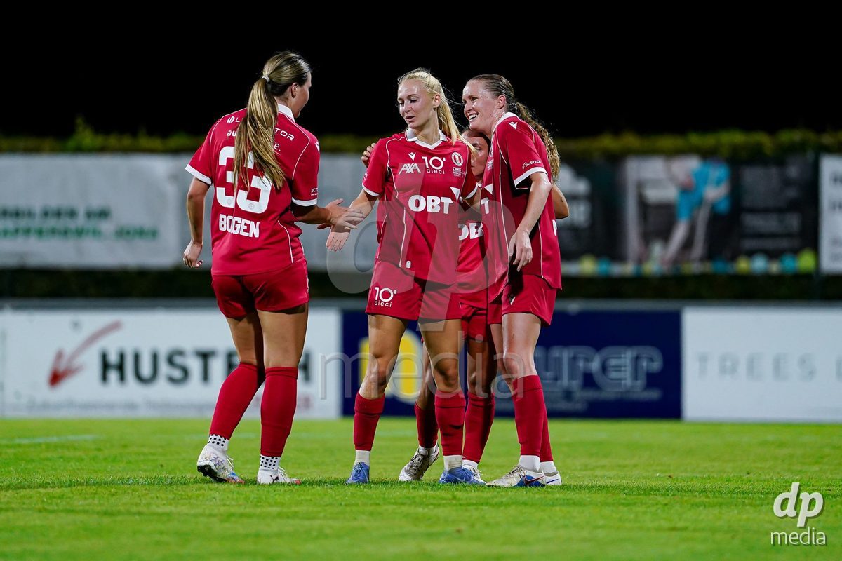 RAPPERSWIL, SWITZERLAND - OCTOBER 3: Leyla Mcfarland of FC Rapperswil-Jona celebrating with team after scoring penalty during the AXA Women's Super League match between FC Rapperswil-Jona and FC Aarau Frauen at Grunfeld on October 3, 2026 in Rapperswil, Switzerland.