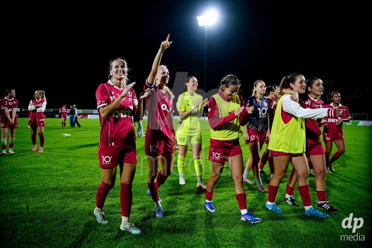 RAPPERSWIL, SWITZERLAND - OCTOBER 3: Players of FC Rapperswil-Jona celebrating after winning the AXA Women's Super League match between FC Rapperswil-Jona and FC Aarau Frauen at Grunfeld on October 3, 2026 in Rapperswil, Switzerland.