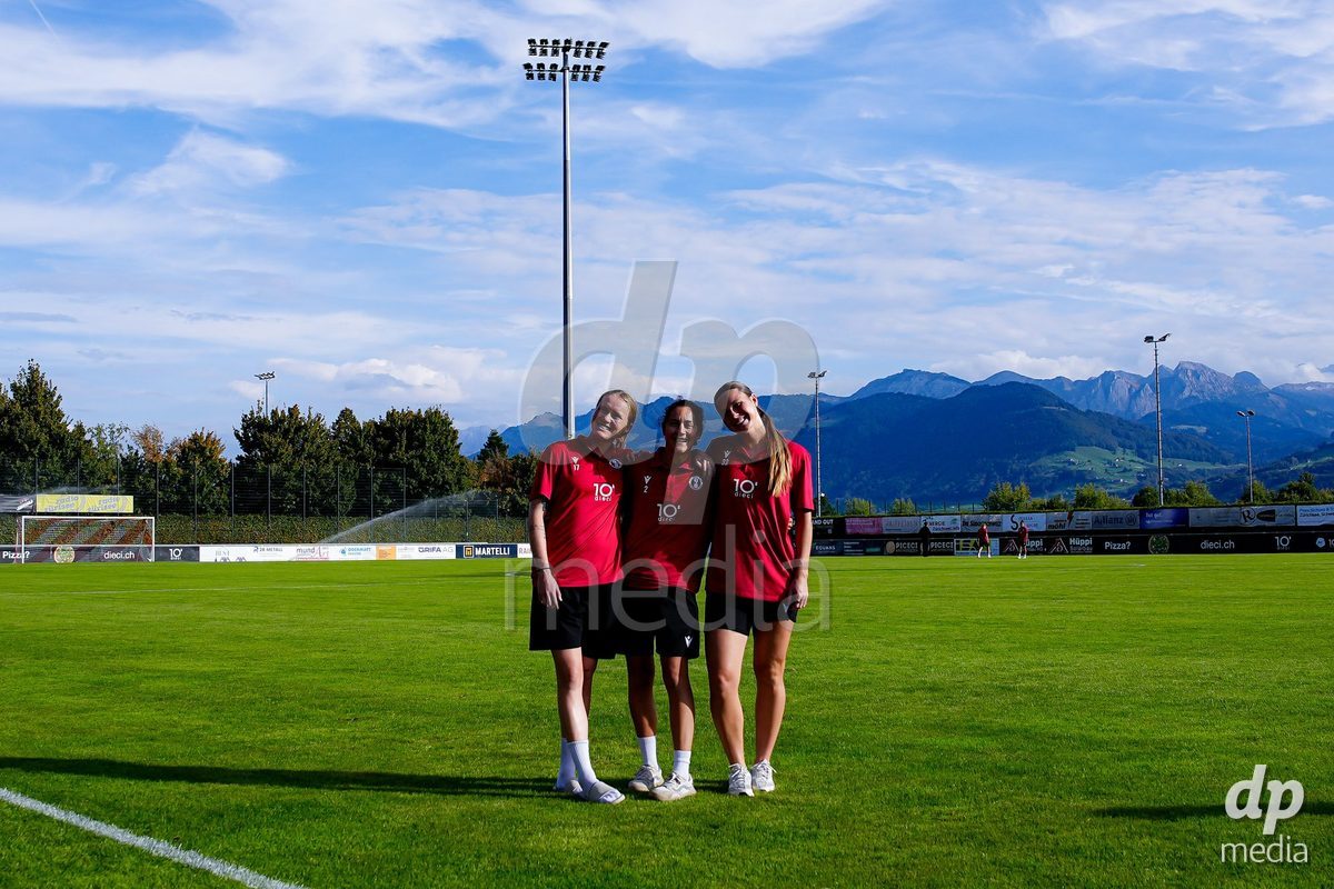 RAPPERSWIL, SWITZERLAND - OCTOBER 3: Players of FC Rapperswil-Jona arrival prior to the AXA Women's Super League match between FC Rapperswil-Jona and FC Aarau Frauen at Grunfeld on October 3, 2026 in Rapperswil, Switzerland.
