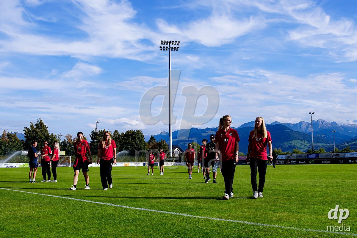 RAPPERSWIL, SWITZERLAND - OCTOBER 3: Players of FC Rapperswil-Jona arrival prior to the AXA Women's Super League match between FC Rapperswil-Jona and FC Aarau Frauen at Grunfeld on October 3, 2026 in Rapperswil, Switzerland.
