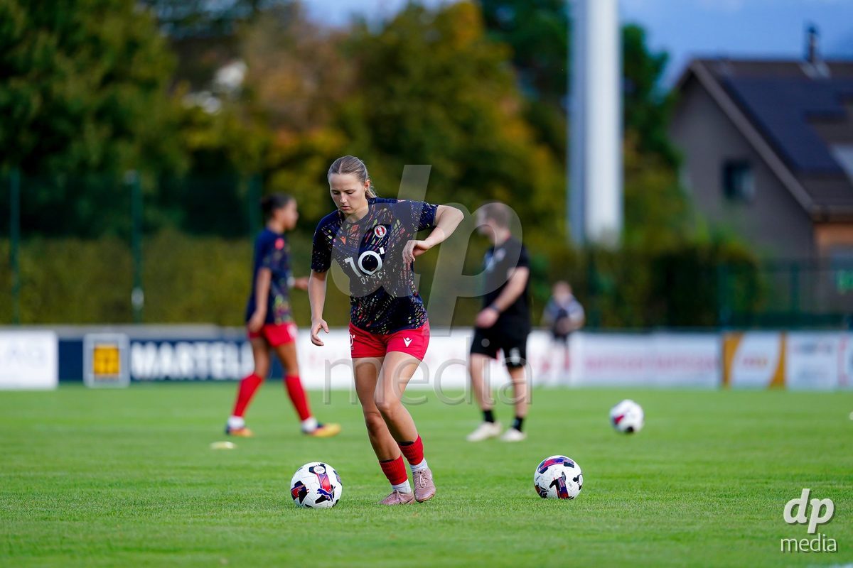 RAPPERSWIL, SWITZERLAND - OCTOBER 3: Players of FC Rapperswil-Jona warming up during the AXA Women's Super League match between FC Rapperswil-Jona and FC Aarau Frauen at Grunfeld on October 3, 2026 in Rapperswil, Switzerland.