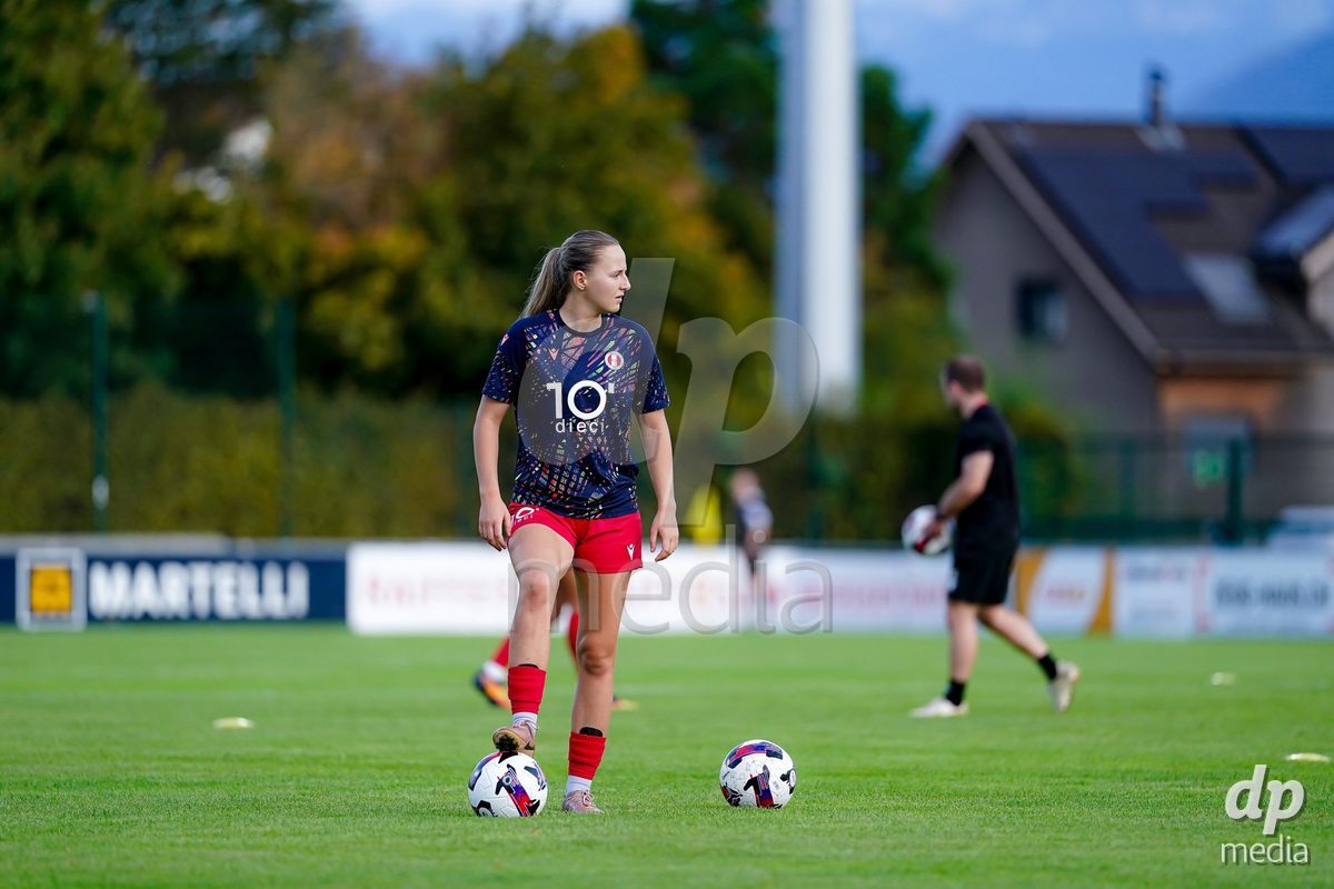 RAPPERSWIL, SWITZERLAND - OCTOBER 3: Players of FC Rapperswil-Jona warming up during the AXA Women's Super League match between FC Rapperswil-Jona and FC Aarau Frauen at Grunfeld on October 3, 2026 in Rapperswil, Switzerland.