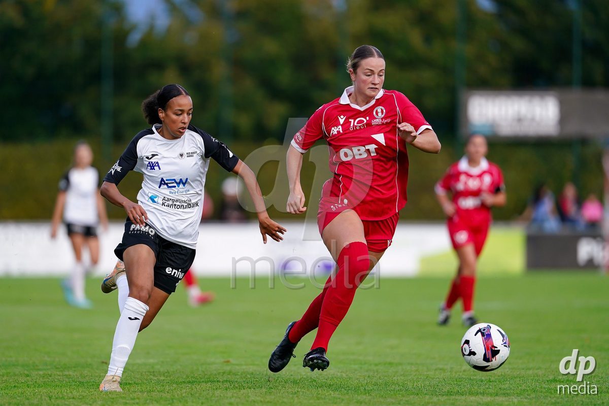 RAPPERSWIL, SWITZERLAND - OCTOBER 3: Mackenzie Ann Duff of FC Rapperswil-Jona (R) and Joy Steck of FC Aarau Frauen (L) battle for the ball during the AXA Women's Super League match between FC Rapperswil-Jona and FC Aarau Frauen at Grunfeld on October 3, 2026 in Rapperswil, Switzerland.
