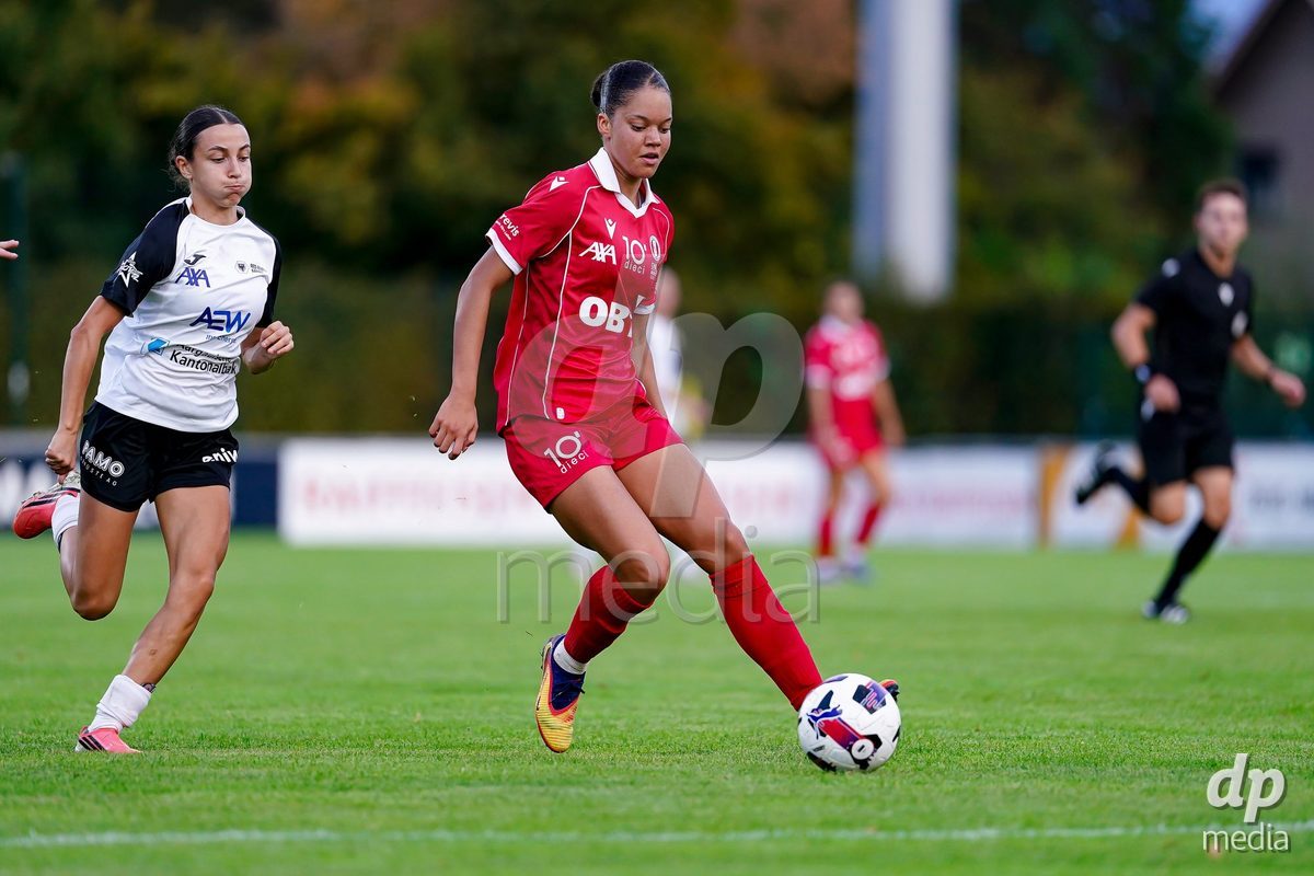 RAPPERSWIL, SWITZERLAND - OCTOBER 3: Naika Mayor of FC Rapperswil-Jona controls the ball during the AXA Women's Super League match between FC Rapperswil-Jona and FC Aarau Frauen at Grunfeld on October 3, 2026 in Rapperswil, Switzerland.