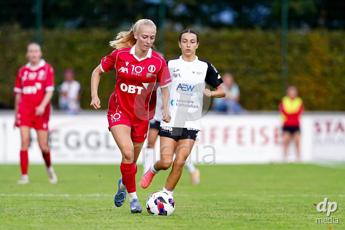 RAPPERSWIL, SWITZERLAND - OCTOBER 3: Sophie Alice Profé of FC Rapperswil-Jona controls during the AXA Women's Super League match between FC Rapperswil-Jona and FC Aarau Frauen at Grunfeld on October 3, 2026 in Rapperswil, Switzerland.