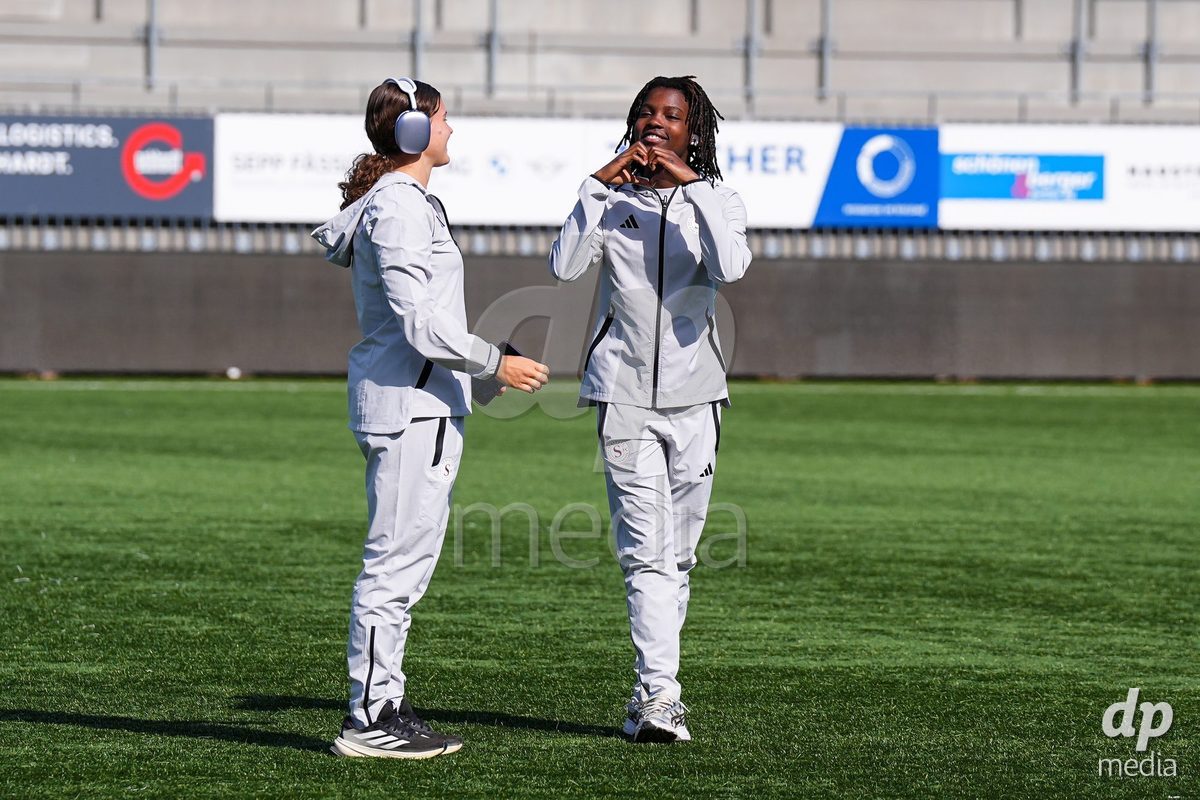 WIL, SWITZERLAND - OCTOBER 4: Players of Servette arrive pitchside prior to the AXA Women's Super League match between FC St. Gallen 1879 and Servette FC Chenois Feminin at Lidl Sportpark on October 4, 2026 in Wil, Switzerland.