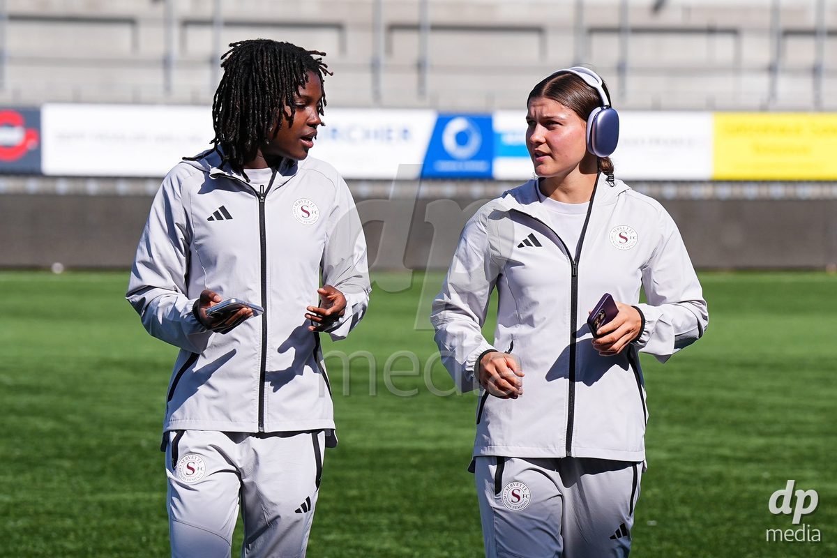 WIL, SWITZERLAND - OCTOBER 4: Players of Servette arrive pitchside prior to the AXA Women's Super League match between FC St. Gallen 1879 and Servette FC Chenois Feminin at Lidl Sportpark on October 4, 2026 in Wil, Switzerland.