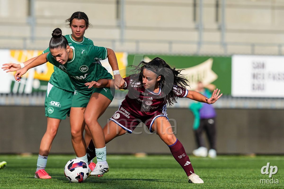 WIL, SWITZERLAND - OCTOBER 4: Alessandra de Freitas of FC St. Gallen (L) and Paola Hernandez of Servette (R) battle for the ball (duel) during the AXA Women's Super League match between FC St. Gallen 1879 and Servette FC Chenois Feminin at Lidl Sportpark on October 4, 2026 in Wil, Switzerland.